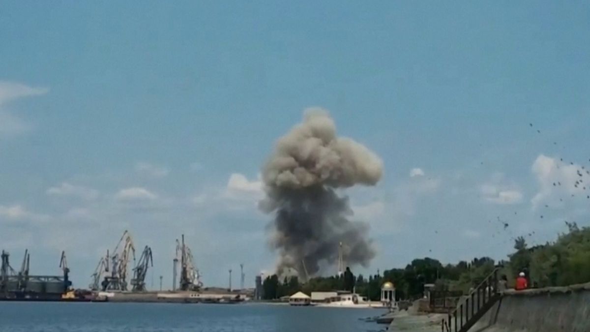Exploze v Berďansku, ruské lodě ve spěchu opouštějí přístav